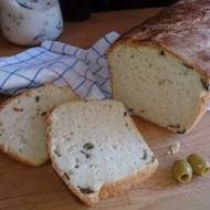 drożdżowy chleb z oliwkami