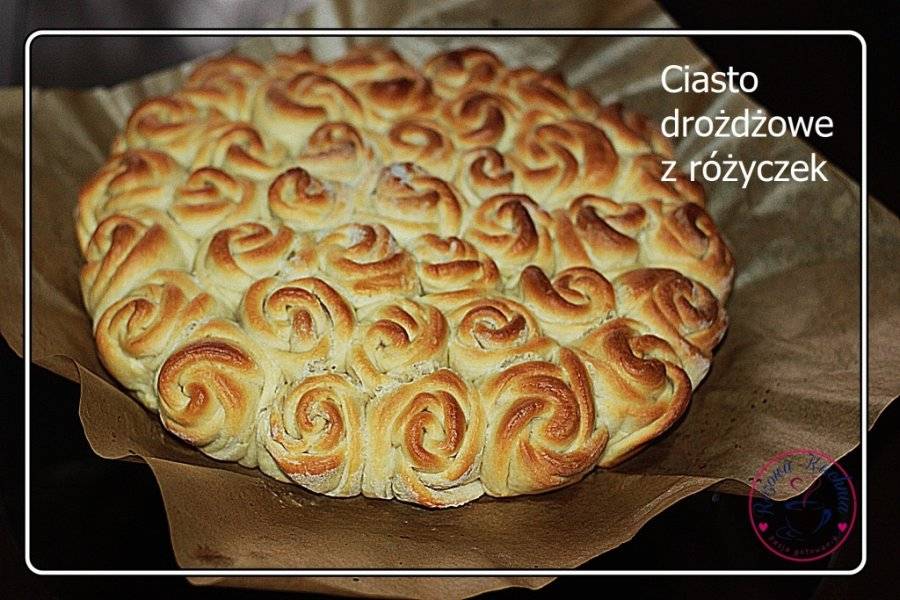 Ciasto drożdżowe z różyczek