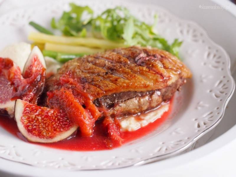 Piersi kacze w sosie śliwkowym z figami / Duck breasts with plum sauce and figs