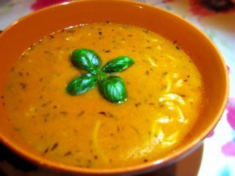 Rozgrzewająca zupa pomidorowa z tymiankiem