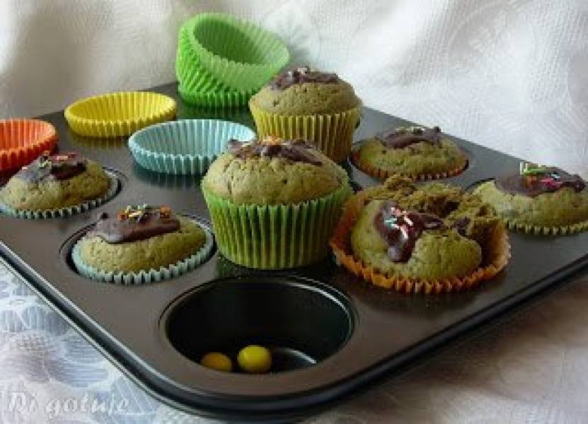 Muffiny z zieloną herbatą, czekoladą i nutą cytryny