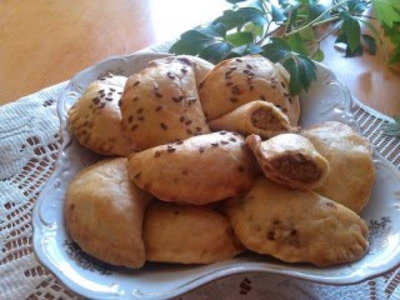 Pierożki z kaszą gryczaną i suszonymi pomidorami.