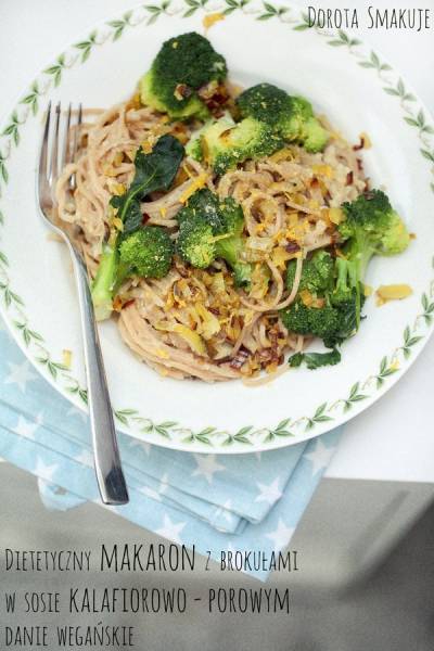 Dietetyczny makaron z brokułami w sosie kalafiorowo-porowym – danie wegańskie