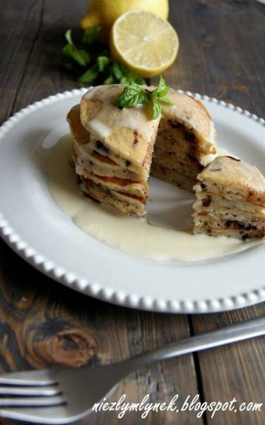 Pancakes gruszkowe z czekoladą i sosem cytrynowym