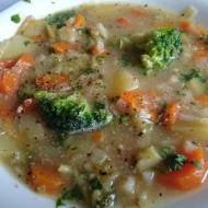 jesienna zupa jarzynowa z brokułem