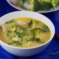 Tajska zupa z kurczakiem i brokułem