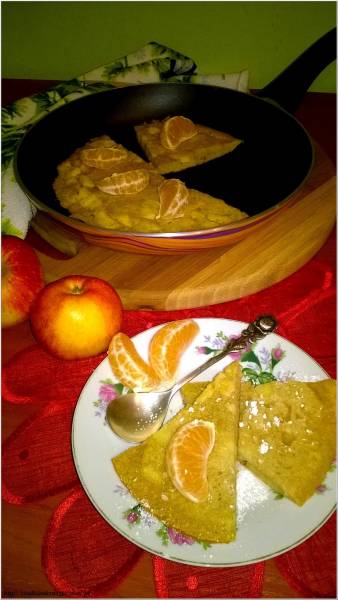 Jesienny omlet dyniowy z cynamonowym jabłuszkiem (na mące ryżowej)