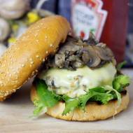 Łatwy burger wołowy z serem i pieczarkami / Easy beef, mushroom and cheese burger