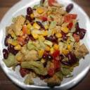 Sałatka z kurczakiem i czerwoną fasolą