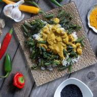 Rozgrzewające curry z kurczakiem i orzechowo- limonkową zieloną fasolką