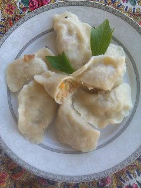 Pierogi z kapustą słodką i kiszoną.