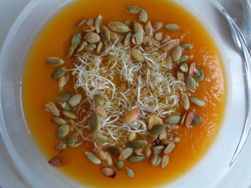 Typowe jesienne smaki, czyli zupa-krem dyniowo-marchwiowa