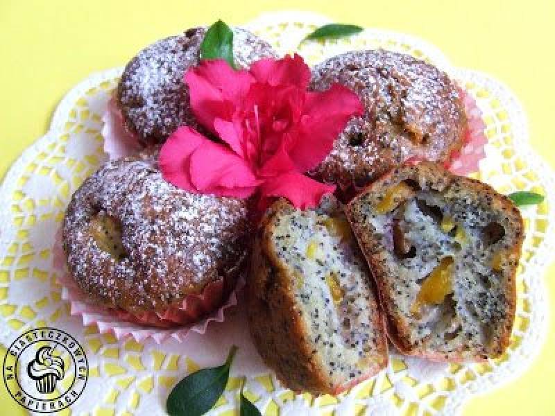 Makowe muffinki z nektarynkami