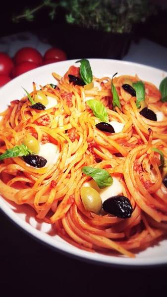 Gniazdka spaghetti z mozzarellą