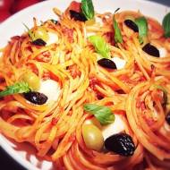 Gniazdka spaghetti z mozzarellą