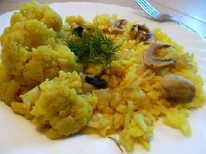 Kalfior i ryż w żółtej odsłonie