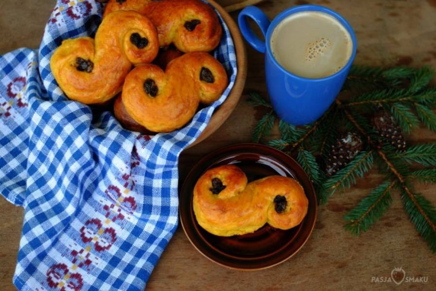 Lussekatter – szwedzkie bułeczki szafranowe