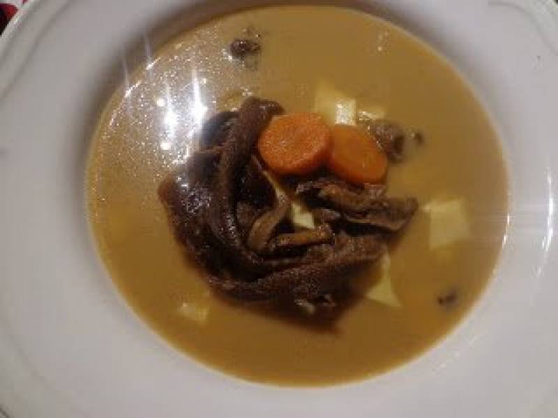 Wigilijna zupa grzybowa z łazankami (przepis na zupę i łazanki)