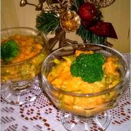 Świąteczna sałatka z pstrąga i zieleni brokułów