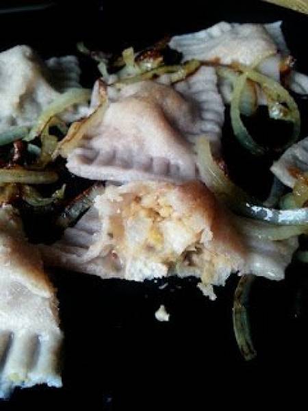 Wigilia o niskim IG z Przepysznikiem i Naturą Rzeczy: Pełnoziarniste pierogi z kapustą i grzybami