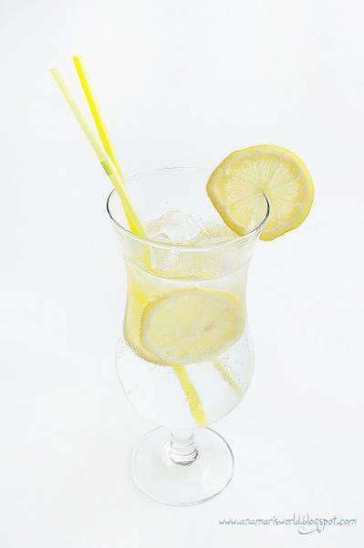 Prosty drink alkoholowy na Sylwestra: gin ze Spritem