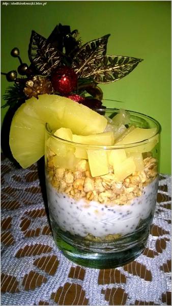 Ananasowa radość z chia. Lekkie i zdrowe śniadanie pełne smaku.