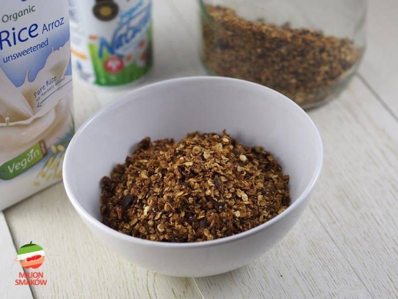 Granola kokosowo-czekoladowa