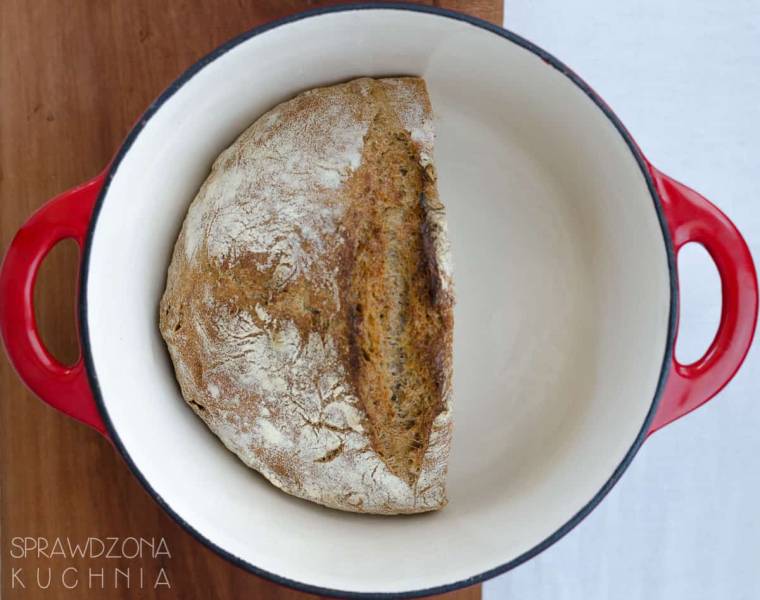 Chleb wiejski z otrębami