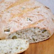 Chleb pszenny na drożdżach z oliwkami