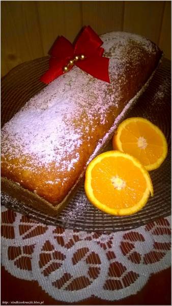 Mocno pomarańczowe ciasto urodzinowe. Szybkie, niezawodne ciasto o wspaniałym aromacie i smaku pomarańczy.