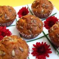 Muffinki z brzoskwiniami i prażonym słonecznikiem