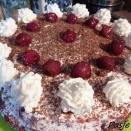 Tort czekoladowo śmietanowy z wiśniami