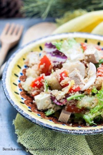 Salatka z komosy ryzowej z warzywami i tofu