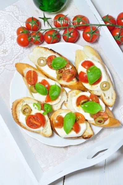 Bruschetta caprese