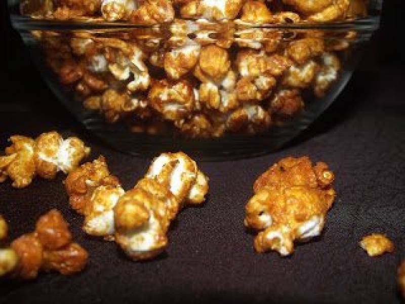 Karmelowy popcorn