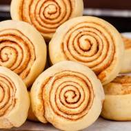 Cynamonki, czyli ślimaczki cynamonowe (cinnamon rolls)