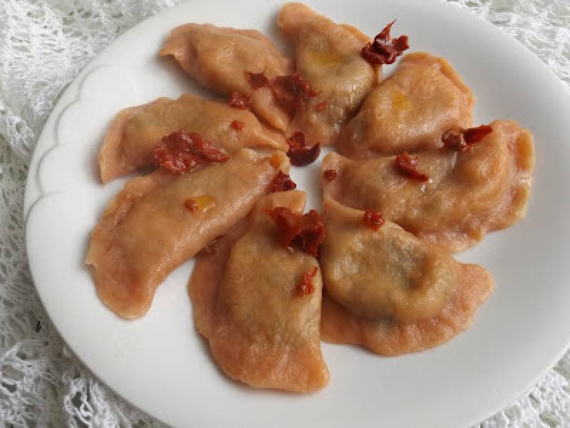 Pomidorowe pierogi ze szpinakiem