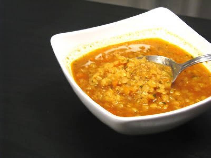 Pikantna zupa z soczewicą
