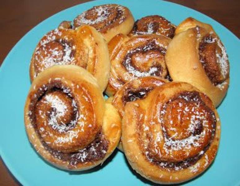 Kanelbullar - szwedzkie bułeczki cynamonowe.