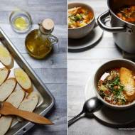 Ribollita – toskańska zupa chlebowa z pomidorami i fasolą