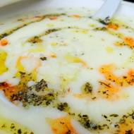 Zupa ryżowa z jogurtem i miętowym masłem- Yalya