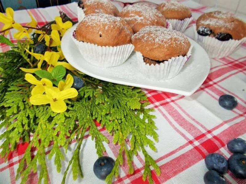 Babeczki kakaowe z jagodami i olejem rzepakowym