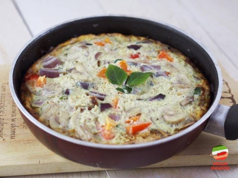 Frittata z papryką i pieczarkami