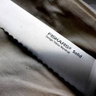 Pogromca pieczywa - nóż do chleba Fiskars