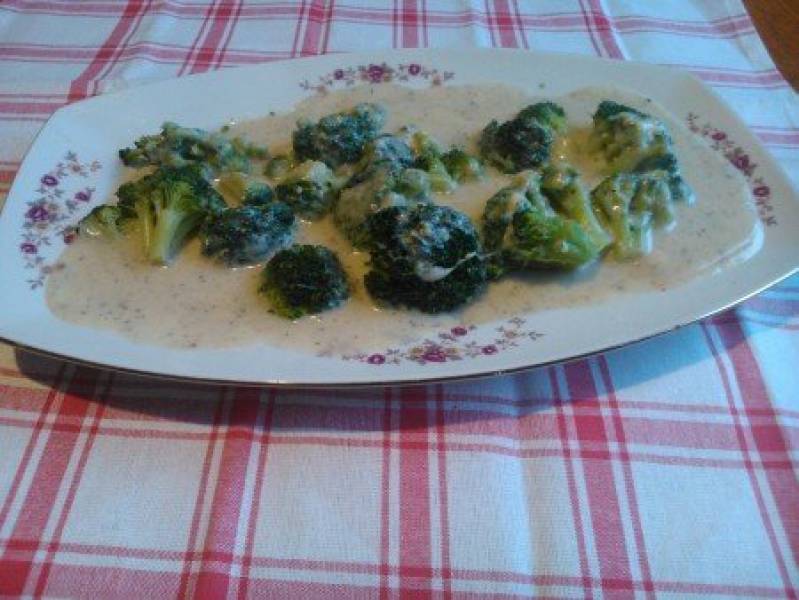 brokuły z sosem beszamelowym