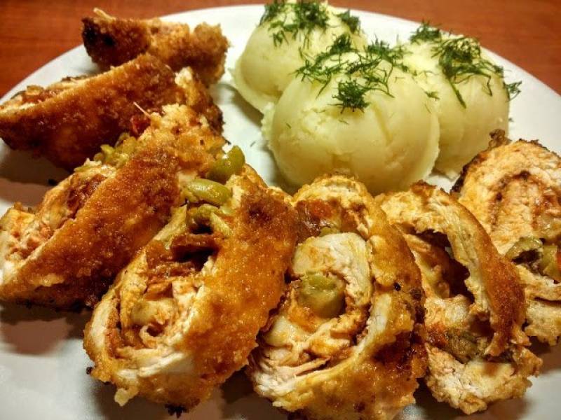 Piekielnie ostre roladki z kurczaka z farszem z suszonych pomidorów i oliwek
