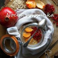 Nocna owsianka z mandarynką i granatem