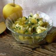 Sałatka z kiszonych ogórków i jabłka (do obiadu)