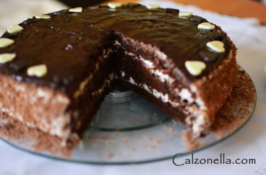 Tort czekoladowo-kawowy z powidłami śliwkowymi
