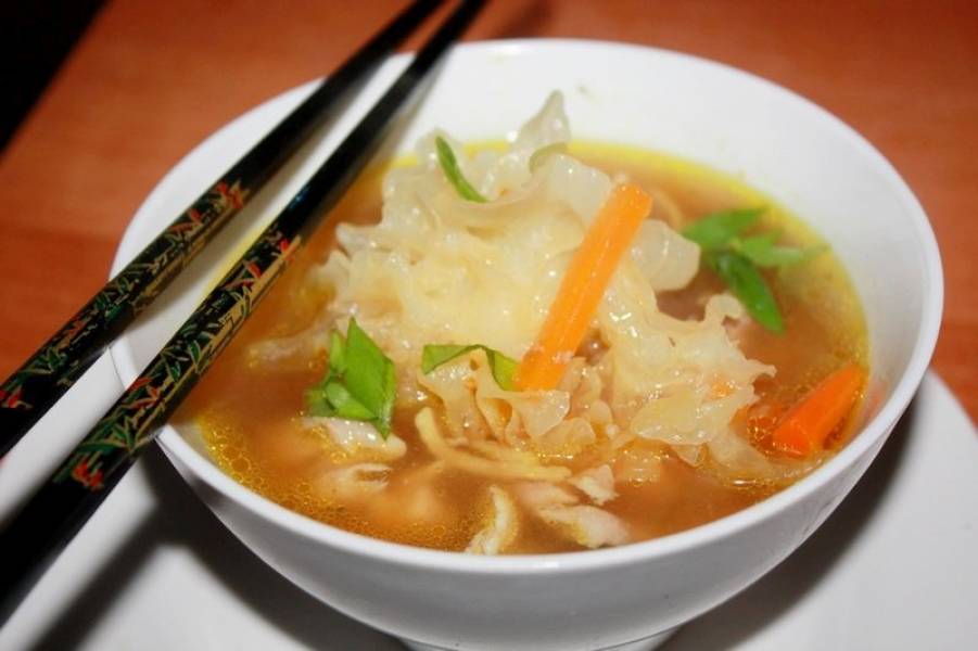 Chińska zupa Funghi ze strzępielem